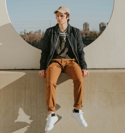 Wat verandert er als je kind 18 wordt? jongen van 18