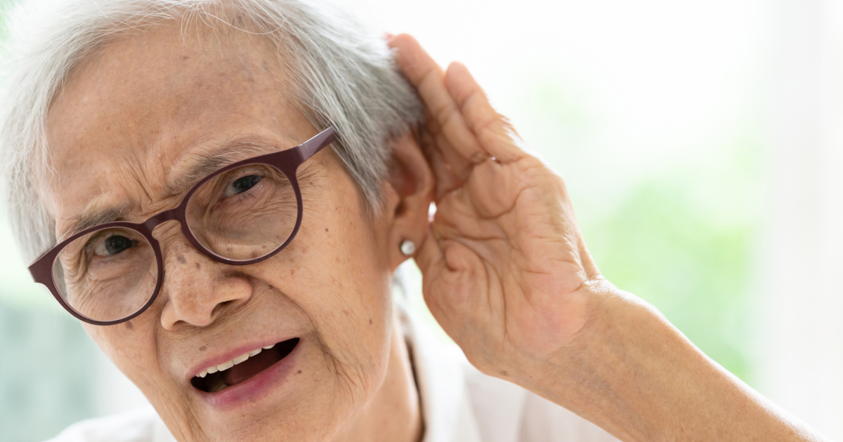 Ältere Oma Masturbiert Mit Ihrer Brille