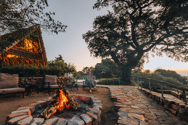 Sundowner drinks at the fire place