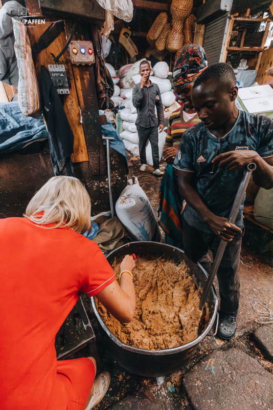 Gnut Sause tasting Kampala Market
