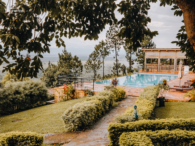 Twin Lakes Safari Lodge with a view in Queen Elizabeth Park Uganda