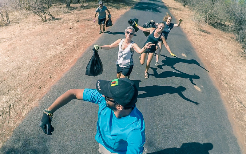 Volunteering in Zimbabwe: litter pick activities