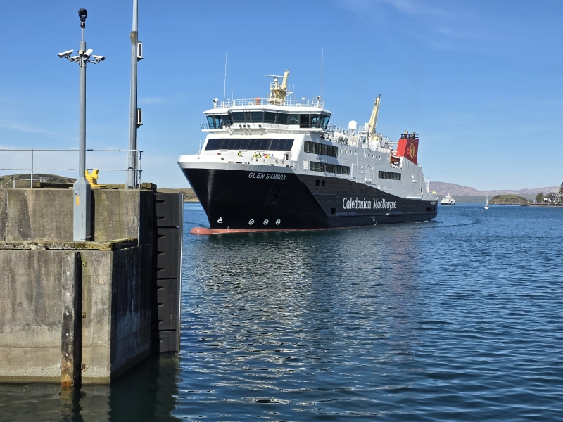 Ferry naar Barra voor de Hebridean Way