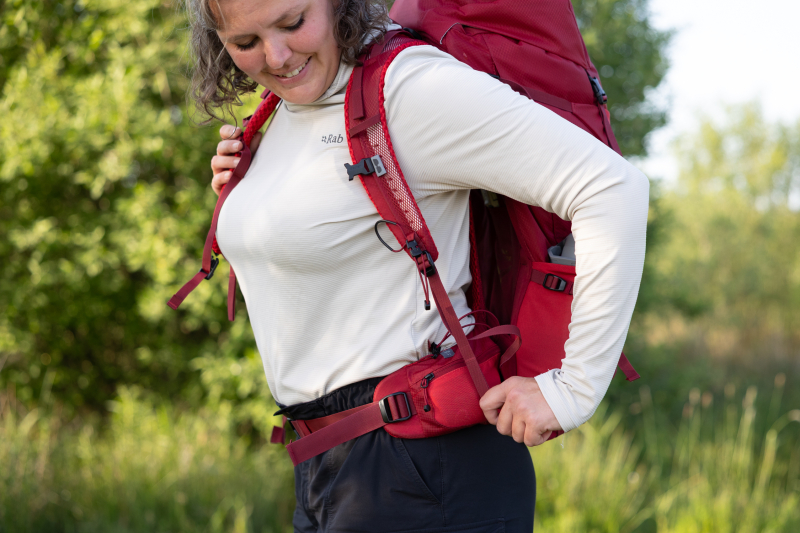 Schouderbanden van je wandelrugzak afstellen