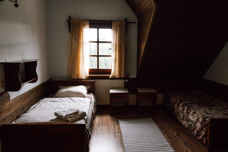 Slaapkamer in een PTTK-hut in Polen slaapkamer-pttk-hutten-polen