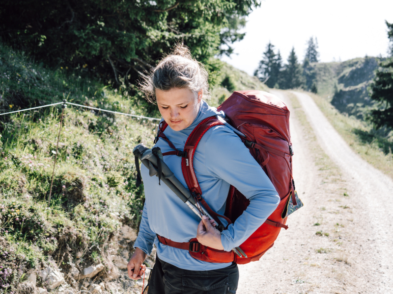 Wandelstokken ophangen aan de deuter futura pro Wandelstokken ophangen aan de deuter futura pro