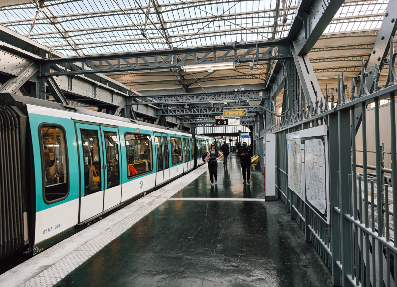 Metro Parijs naar wandelvakantie in Frankrijk Metro Parijs naar wandelvakantie in Frankrijk