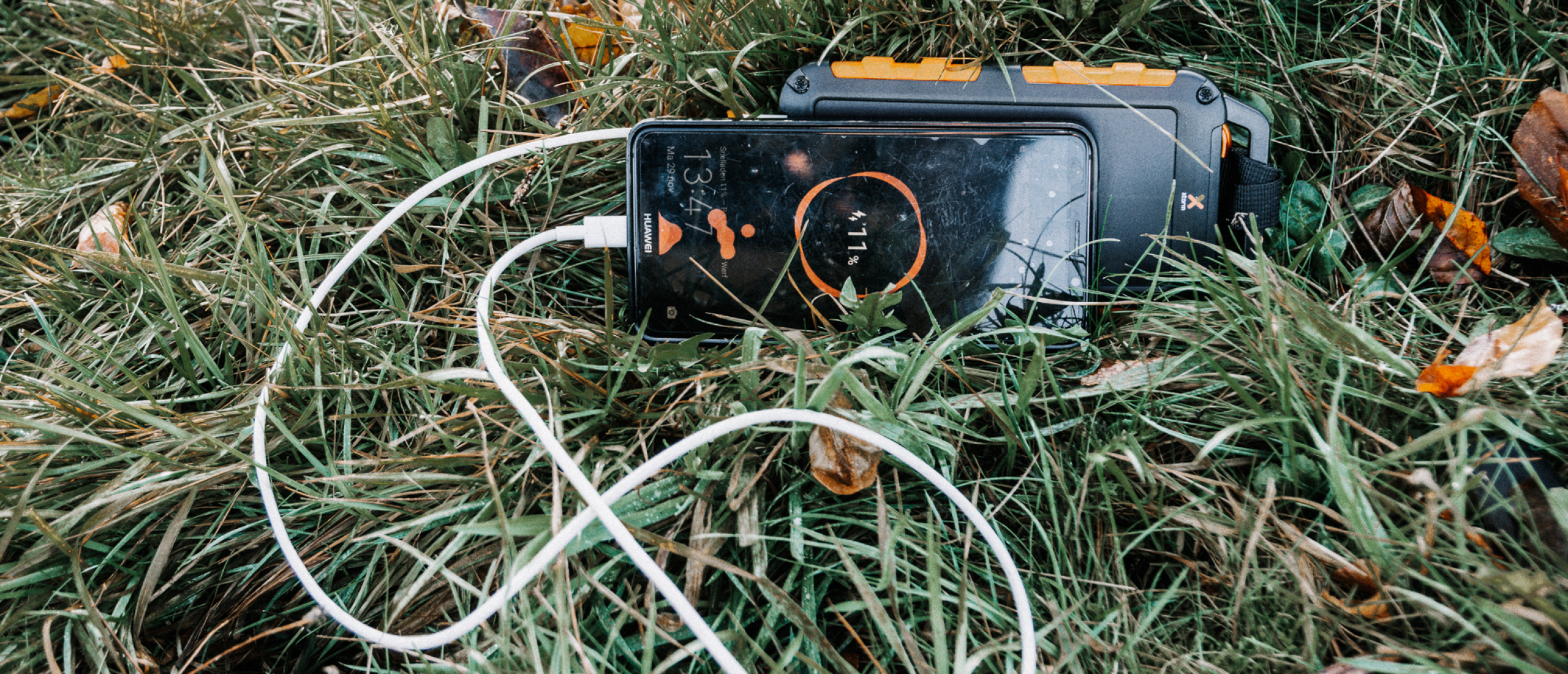 Telefoon opladen voor meerdaagse wandeltocht