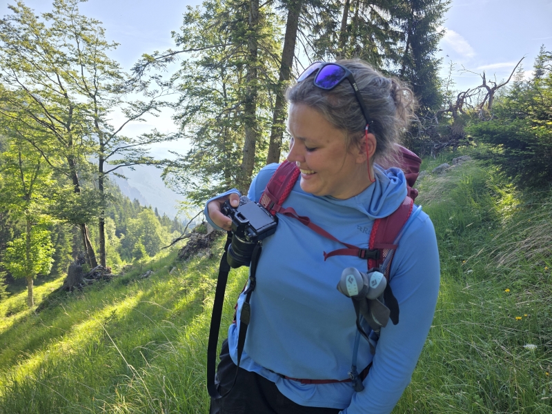 Camera Clip aan wandelrugzak hangen