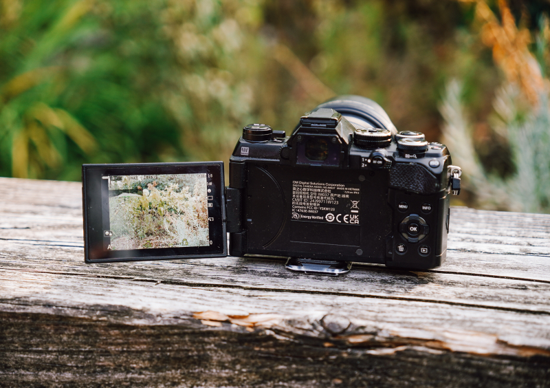 Lichtgewicht camera voor wandelaars met uitklapbaar scherm