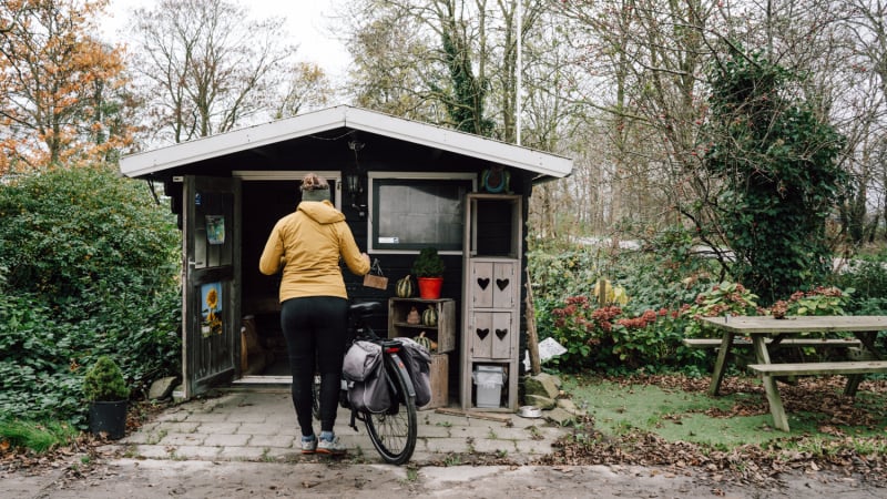 fietsen-langs-kraampjes-noord-holland