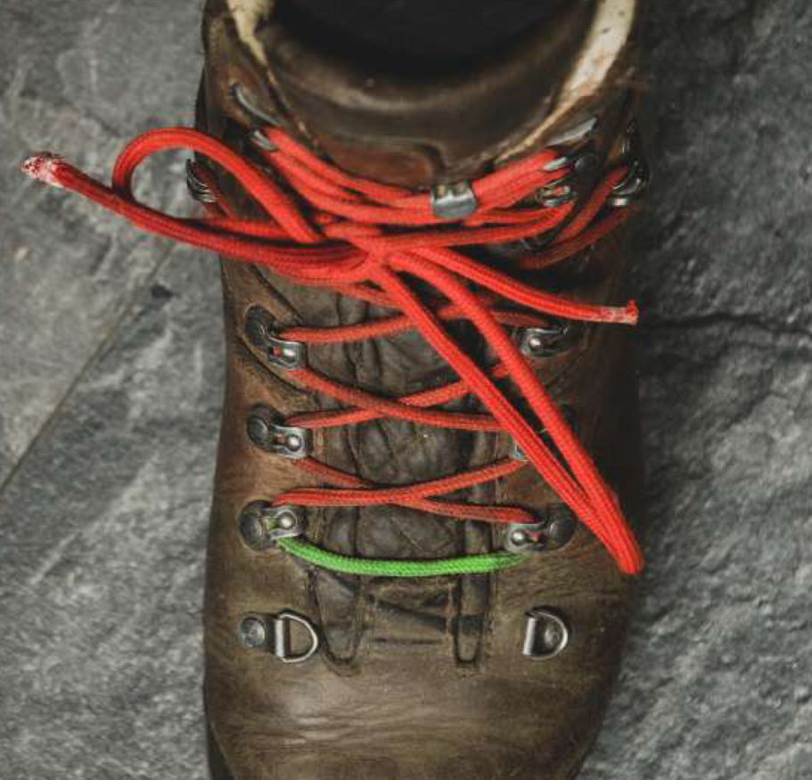 bergschoenen veters strikken