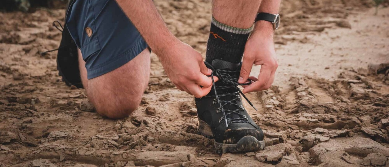 wandelschoenen veters strikken