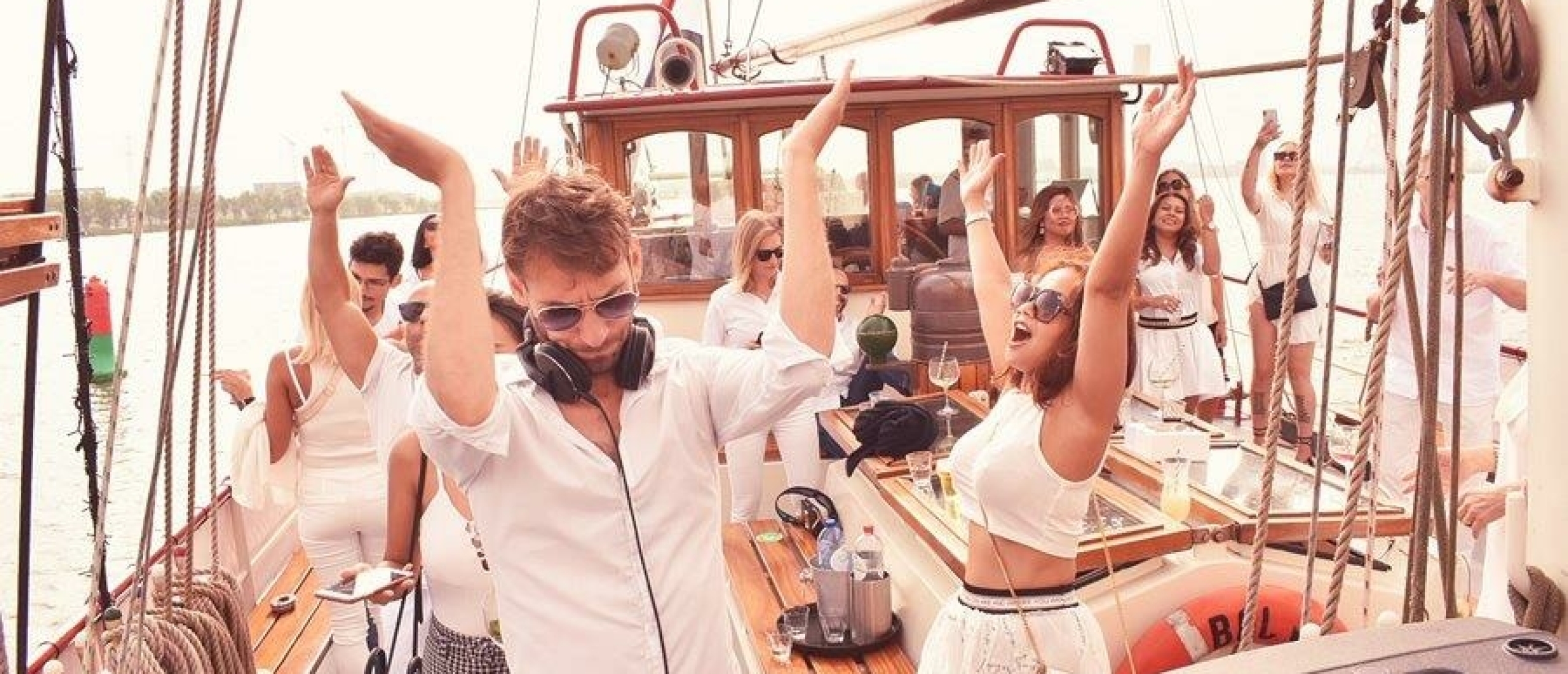 Luxe VIP zeilfeesten op het water