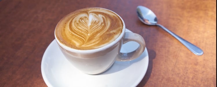 Een kop koffie per dag of een volle bankrekening?