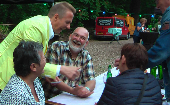 goochelen van dichtbij zorgt voor verbinding