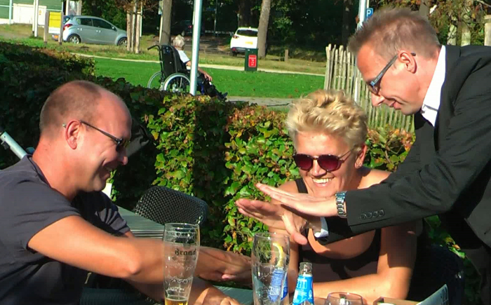 goochelen tussen het publiek live