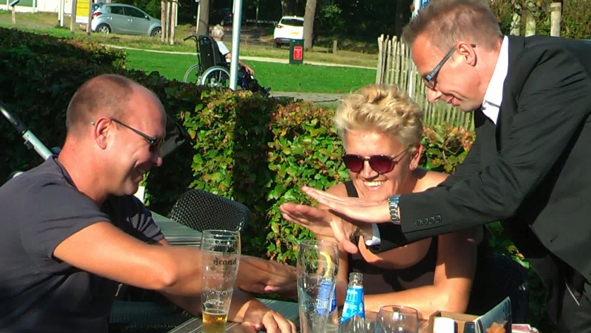 goochelen tussen het publiek live