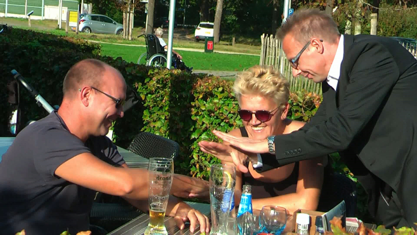 goochelen tussen het publiek live