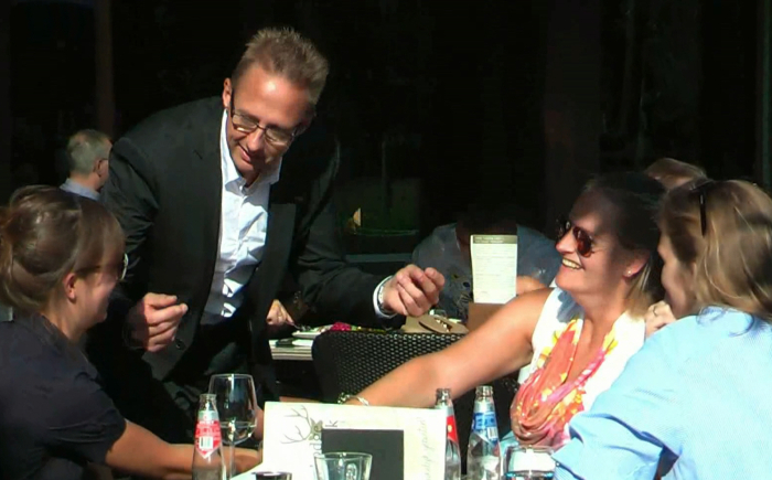 Goochelact inhuren waarbij ik mij tussen het publiek begeef