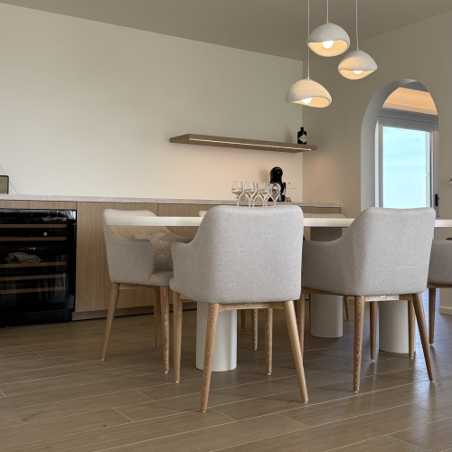 de eetkamer van ons vakantie appartement aan zee