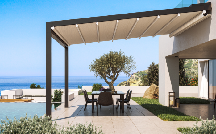 Overzicht van een professioneel pergolasysteem met aluminium constructie en opvouwbaar doek