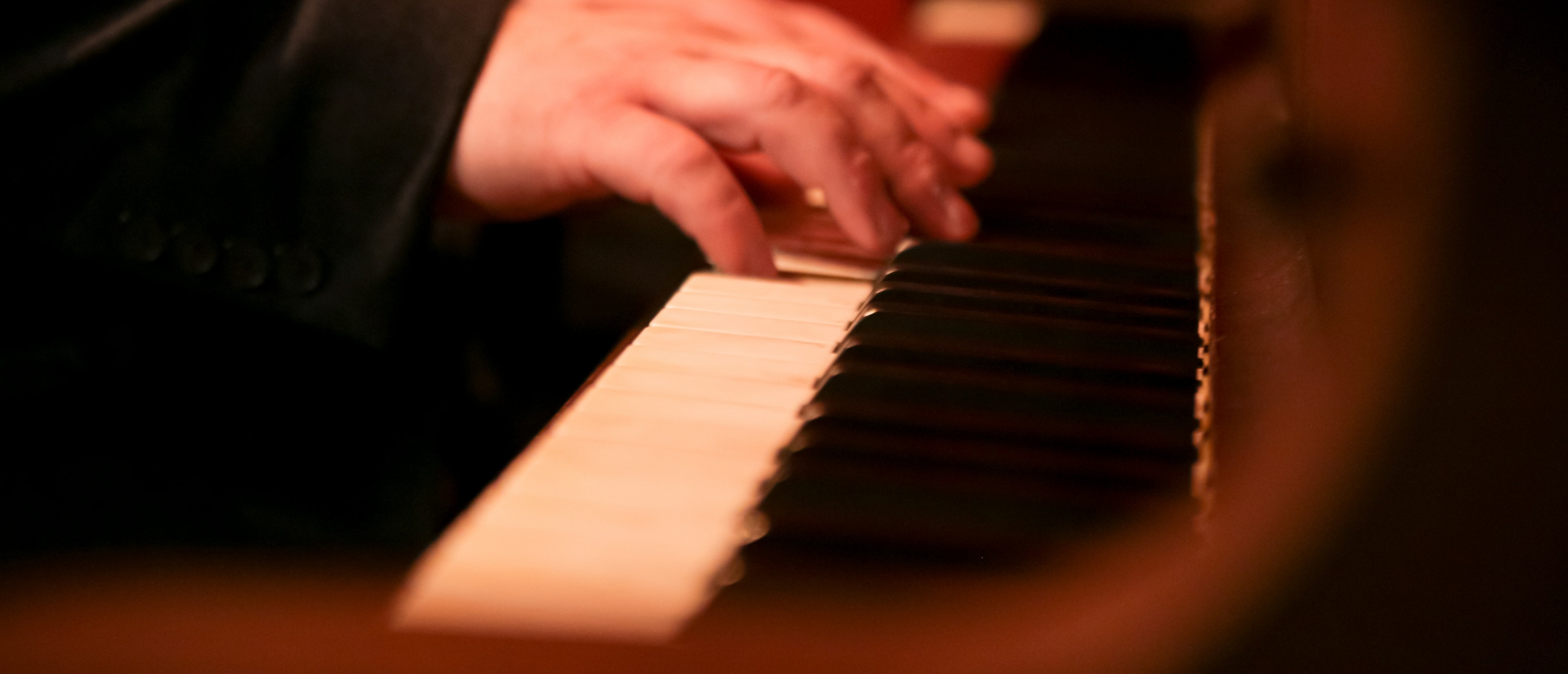 Hoe piano te leren spelen zonder noten: een gids voor beginners