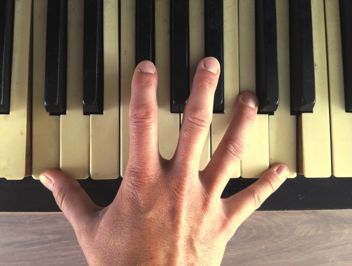 Zijn mijn handen te klein om piano te spelen?
