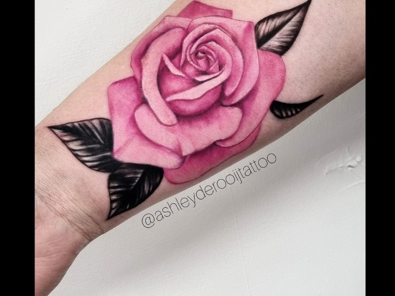 Pierce & Ink Studio Leiden Roos Tattoo