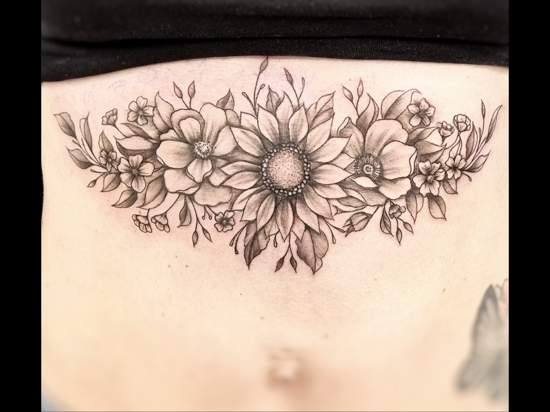 Pierce and Ink Studio Leiden Bloemen Tattoo Buik