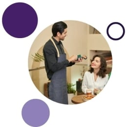 Man en vrouw die afrekenen met een CCV Mobile A920