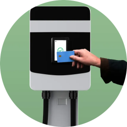 De CCV Edge IM30 onbemande pinautomaat op een laadpaal