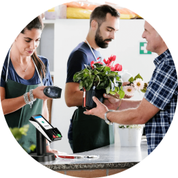 Iemand die bloemen afrekent met een CCV Nexus Pad A35 die je kan kopen bij PinDirect