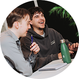 Plezier Twee personen die lachen