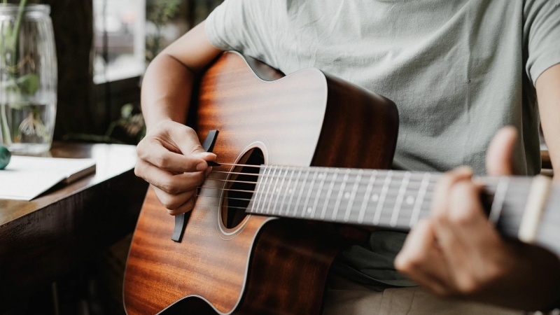 Voordelen en nadelen online gitaarles