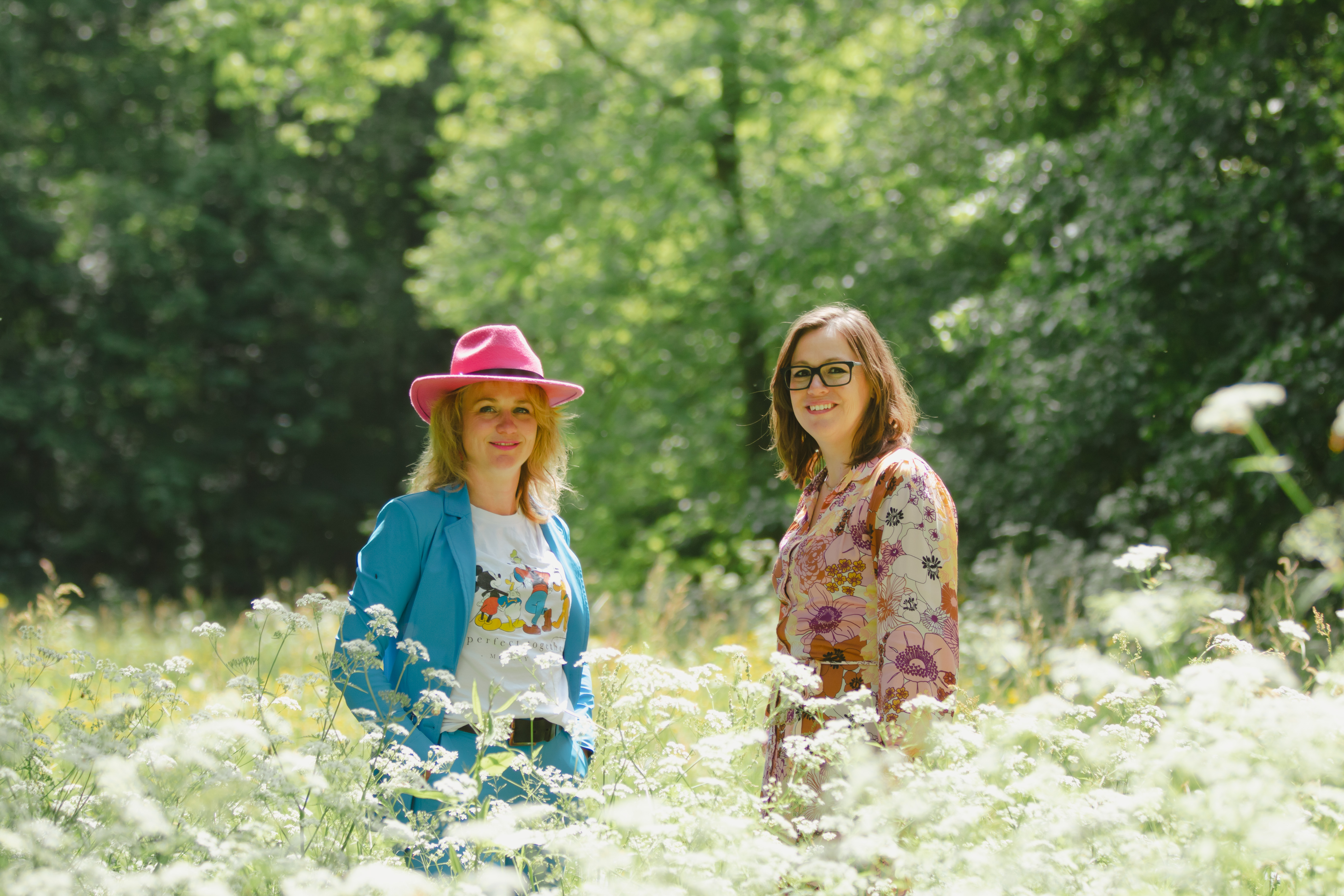 Angela en Lyneke van plannen met een glimlach