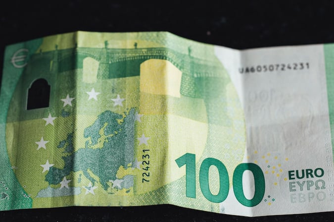 Rijk worden met 100 euro: kan dat?