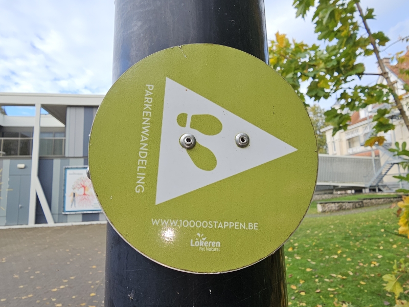 Bewegwijzerde 10000 stappen wandelroute in Lokeren langs de zes parken rond de stad