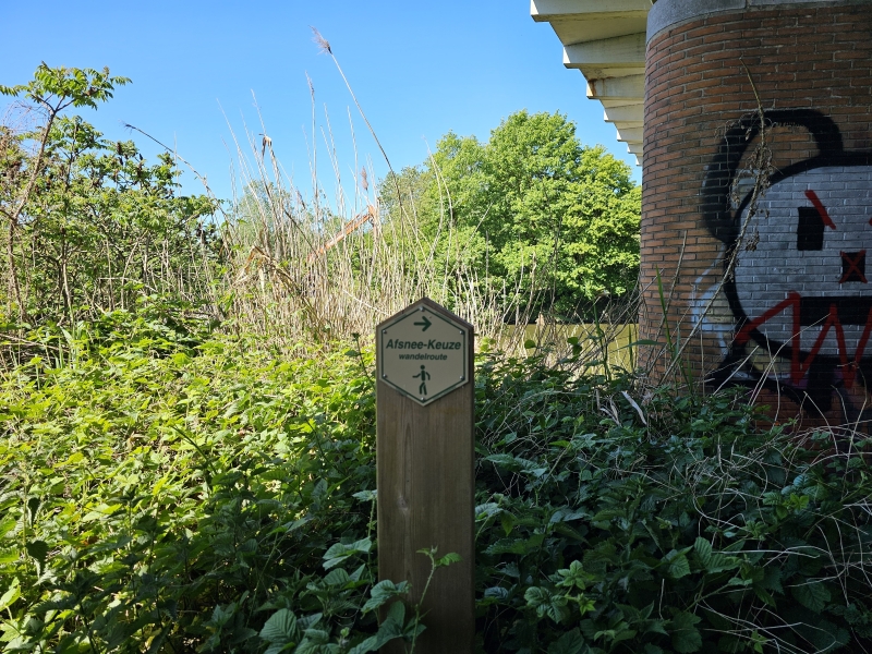 Bewegwijzerde wandelroute in Afsnee: De Afsnee-Keuze wandelroute Bewegwijzerde wandelroute in Afsnee: De Afsnee-Keuze wandelroute