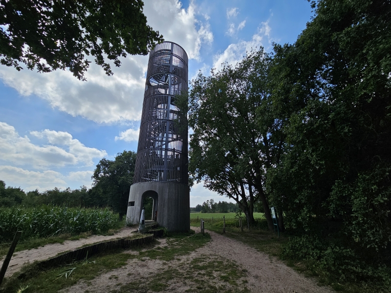 De uitkijktoren Niemandland in het Waterwingebied