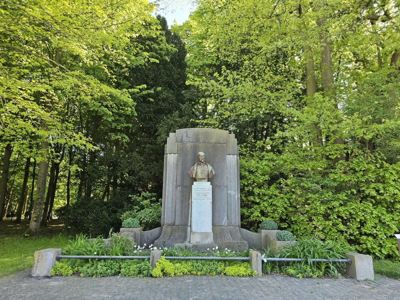 Een standbeeld op het domein van het Kasteel Rivierenhof in Deurne