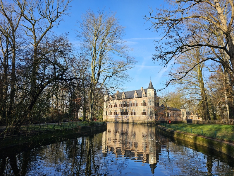 Het kasteel in het Veltwijckpark in Ekeren