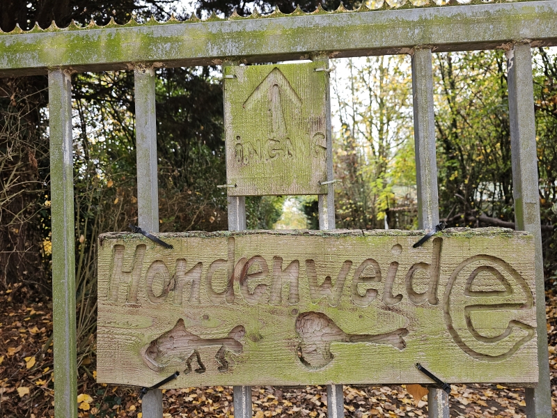 Ingang hondenweide geboortebos in de Fonteinstraat Temse