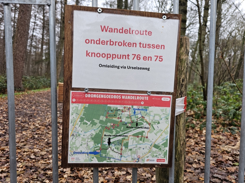 Omleiding langs de Drongengoedbos wandlroute in Ursel, Aalter