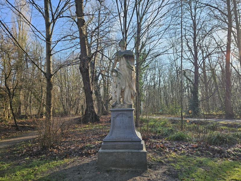 Standbeeld in het Veltwijckpark in Ekeren