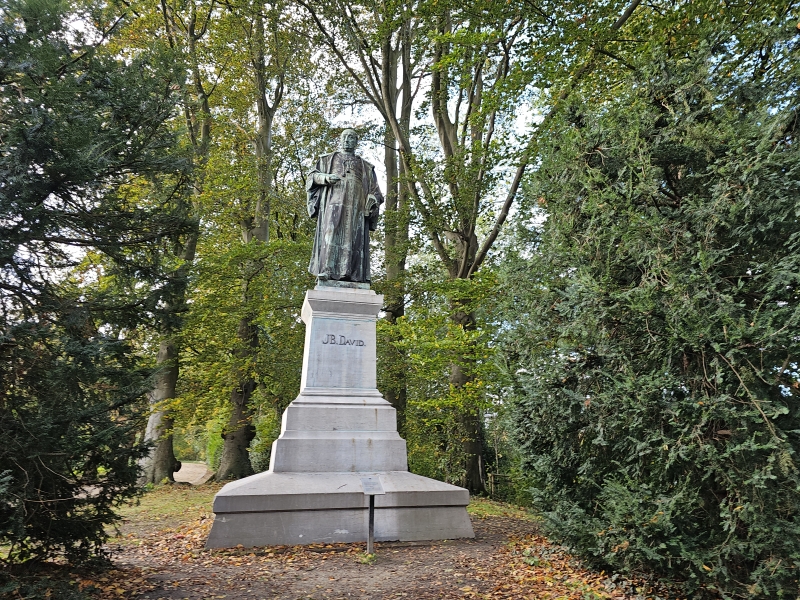 Standbeeld op de stadsvesten in Lier Standbeeld op de stadsvesten in Lier