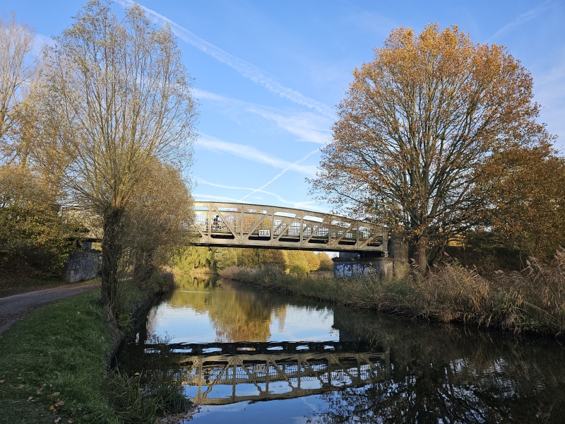 Uitzicht op het water en de brug in Daknam Uitzicht op het water en de brug in Daknam