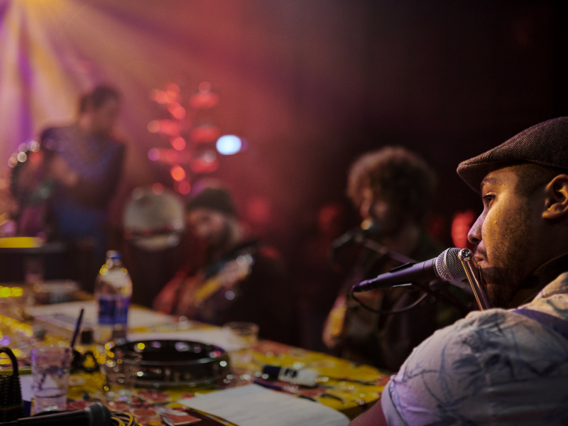 Aan tafel met muzikanten