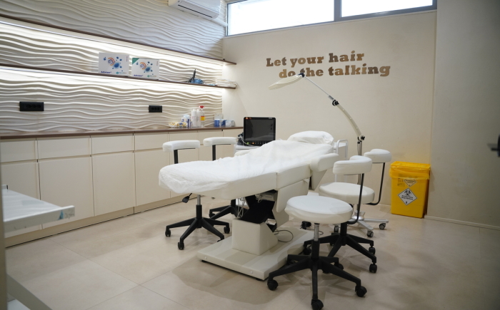 We perform ultra steril DHI and FUE treatments in the main surgery room from our hair transplant clinic in albania