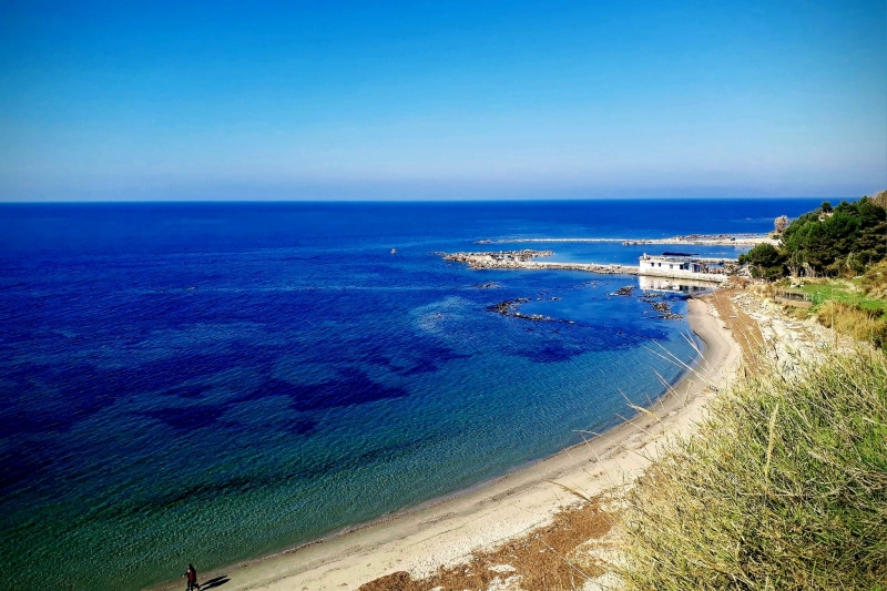 Kallmi Beach in Durrës, Albania, with crystal-clear waters, rocky coastline and views of the Adriatic Sea.